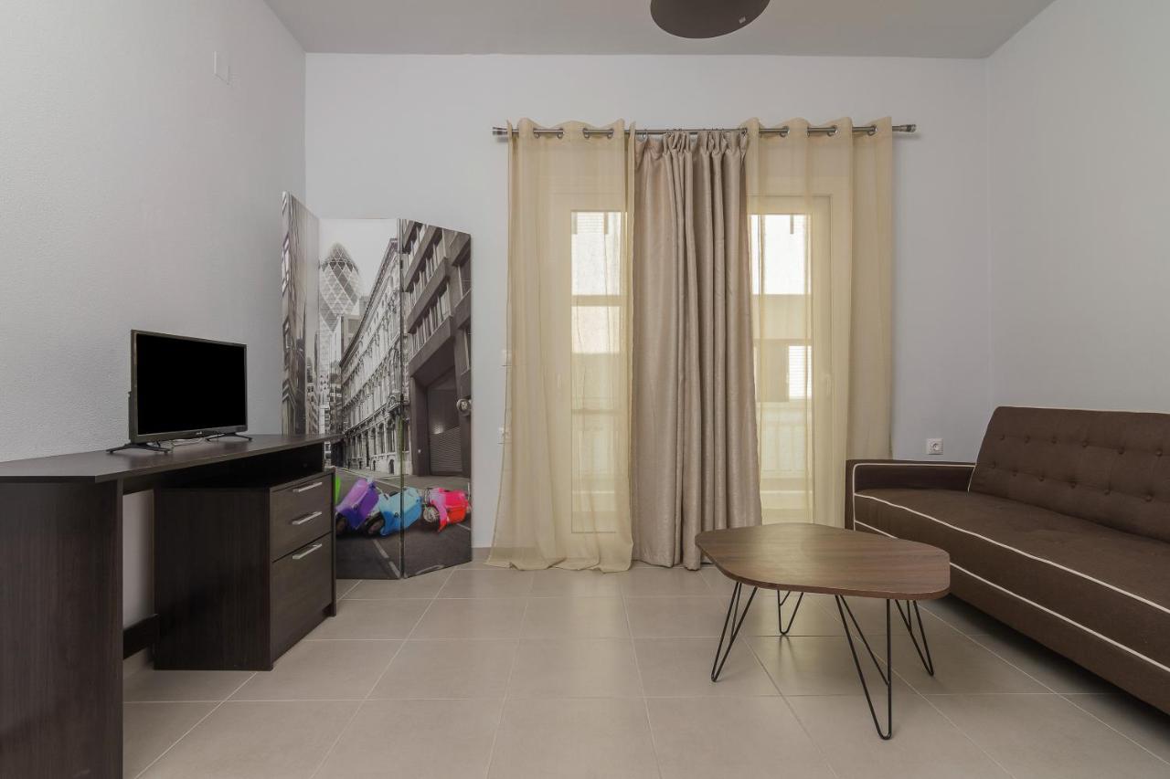 Flat For 3 People Near City Center Apartment *