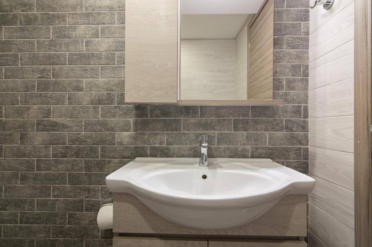 Flat For 3 People Near City Center Apartment Iraklio